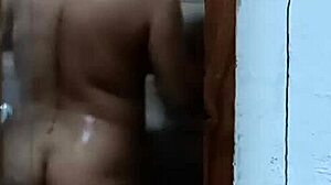 me caliento cada d�a m�s espiando a mi cu�ada cuando se ba�a