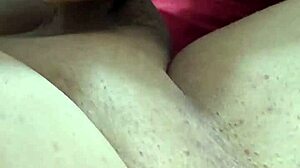 hey, what's this cincuentona cubana doing?