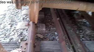 Paloma Veiga ukazuje kokot v metre