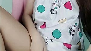 thai babe ninew loves playing with her pussy alone