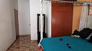 He sucks his roommate after seeing a naked photo 😏