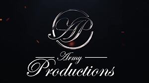 He sucks his roommate after seeing a naked photo 😏