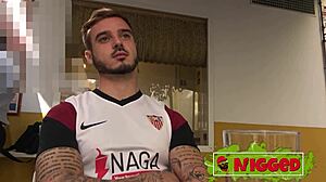 珍妮弗·多米尼克，混血拉丁美女，在尼日利亚破处年轻18+男人