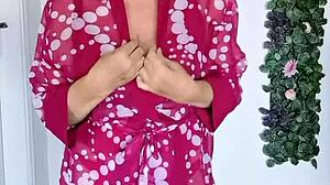 Groovy granny mariaold contrasts huge tits in red stockings