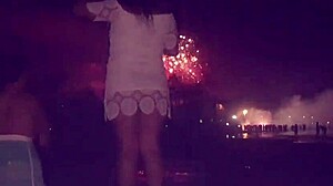 anão famoso da tv em lua de mel na praia com paty bumbum no brasil!