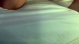 mi hermanastra pervertida enseña su baile exótico con dildo adentro hasta mamada