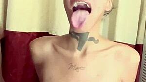 Want to see Jada Slim piss in her mouth and learn to suck BBC?