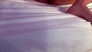 mi hermanastra pervertida enseña su baile exótico con dildo adentro hasta mamada