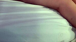 mi hermanastra pervertida enseña su baile exótico con dildo adentro hasta mamada