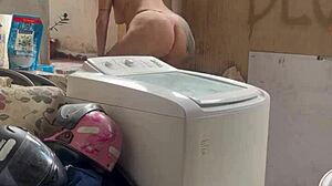 Komşu Çıplak Çamaşır Yıkayan Kadını İzliyor