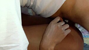 这些少女18+邻居在热辣三人行中干性感比基尼女孩