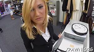 look at this amateurs juicy pussy getting pawned