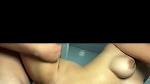 mi hermanastra me masturba y luego me la follo duro