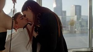 Gospođa Maitland savlada domme Bridgette B u bondage trojci