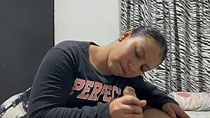 Mi vecina viene por su dosis de leche antes de ir al gym