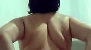 novinha traindo o namorado se exibindo pra outros homens