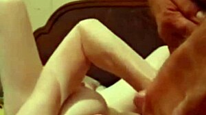 Pantat Memek Dientot dan Dijari Keras