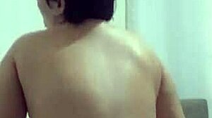 novinha traindo o namorado se exibindo pra outros homens