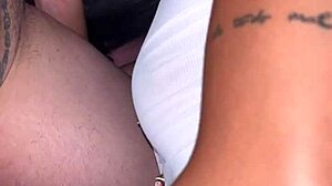 novinha pagando um boquete