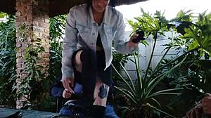 What just happened with that sexy babe and banana?