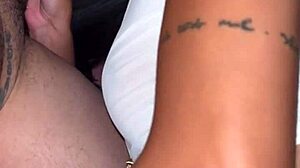 novinha pagando um boquete