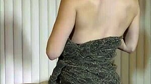 liz ashleys candid holiday strip