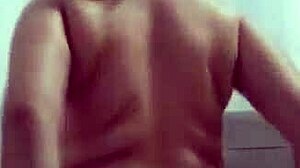 novinha traindo o namorado se exibindo pra outros homens