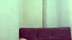 novinha traindo o namorado se exibindo pra outros homens