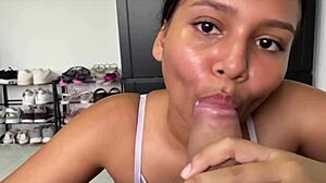 jefe me da el dia libre para hacer ejercicio y termino hacienso sentadillas en su polla