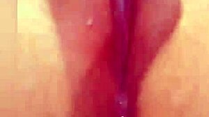 branquinha de piercing se tocando ate gozar