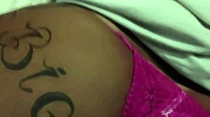 peguei ela deitada e comi ela gostoso