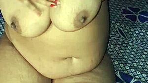 desi sexy bhabhi shows wet pussy 😏