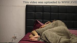 Caiu na net foi transar e o amigo colocou a camera para gravar novinha sendo filmada transando na casa do amigo filmando os amigos transando novinhos transando e sendo filmados na coberta