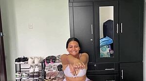 jefe me da el dia libre para hacer ejercicio y termino hacienso sentadillas en su polla