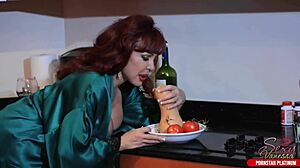 Hot gilf sexy vanessa plays with pussy salad