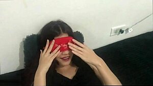 tapate los ojos hermanastra te daré la mejor follada de tu vida