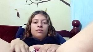 i masturbate richly with my palette in a softcore solo session