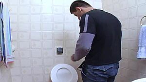 Ninfeta sa� pegando geral na casa da amiga