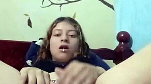 i masturbate richly with my palette in a softcore solo session