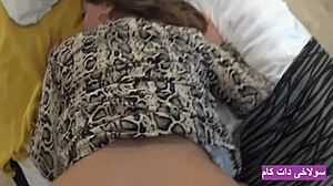 سکس ایرانی با دختر فروشنده پاساژ که یه جنده پولی گرون قیمت از آب درومد