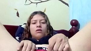 i masturbate richly with my palette in a softcore solo session