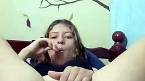 i masturbate richly with my palette in a softcore solo session