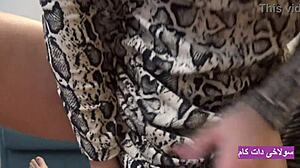 سکس ایرانی با دختر فروشنده پاساژ که یه جنده پولی گرون قیمت از آب درومد