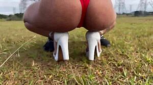 Minha Esposa Dando Na Minha Frente No Campo De Futebol Eu Gravando Tudo