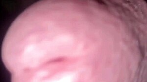 Sborrata in pubblico sega in auto nel parcheggio pubblico cazzo duro e una forte schizzata