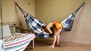 novinho colocou bronzeador na minha mulher fodeu ela e gozou na sua boca