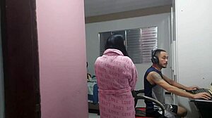 Enteado Pega Madrasta Masturbando O Cuzinho