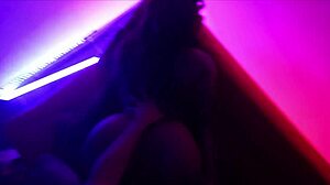 i surprendo mi madrastra y le doy mi enorme polla...