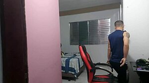 Enteado Pega Madrasta Masturbando O Cuzinho