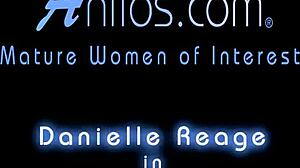 Mom begs for shlong in her twat!